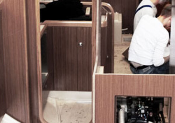 Montage von Yachtinterieur